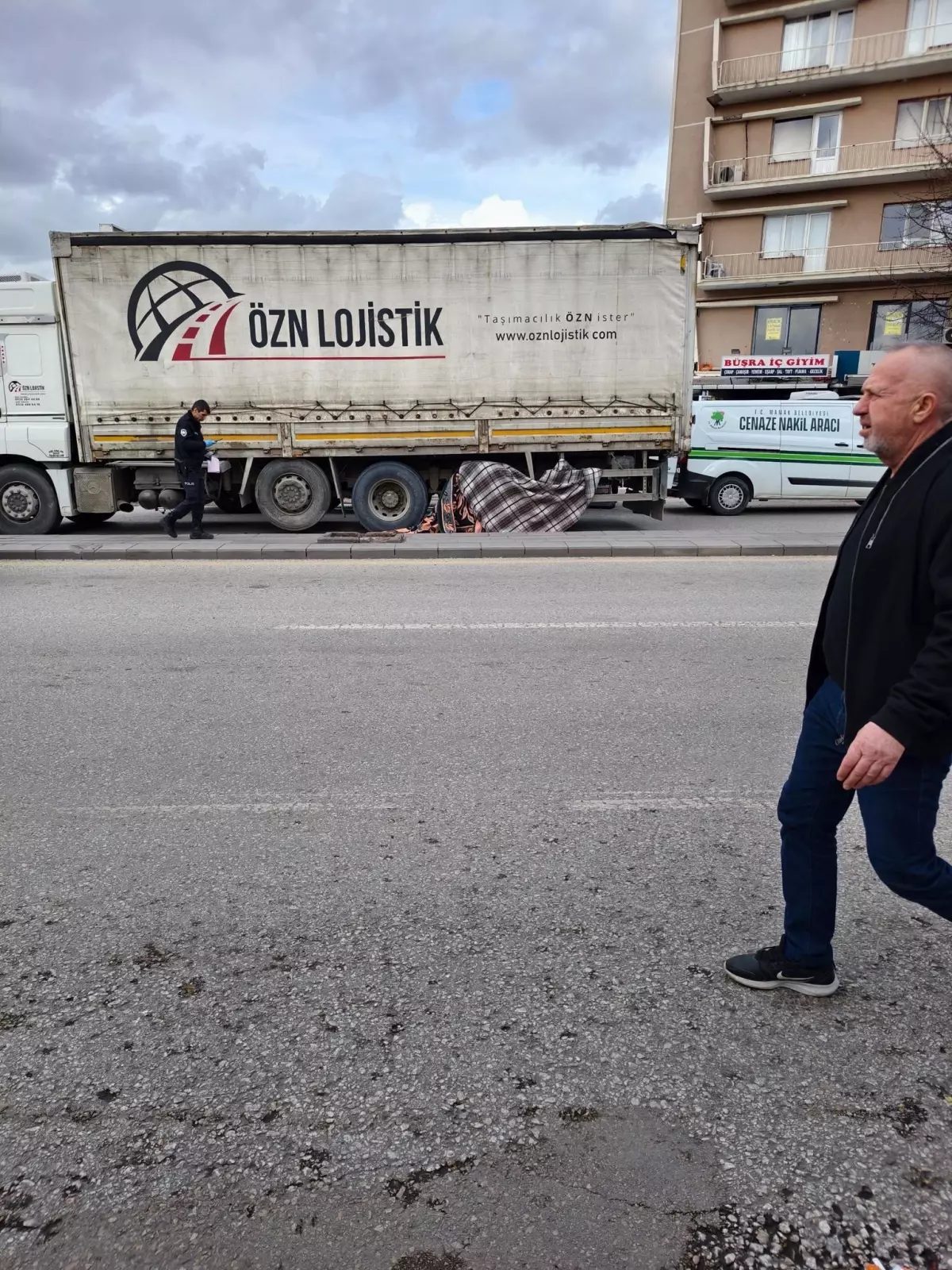 Çankaya\'da TIR Kazası: 76 Yaşındaki Kadın Hayatını Kaybetti