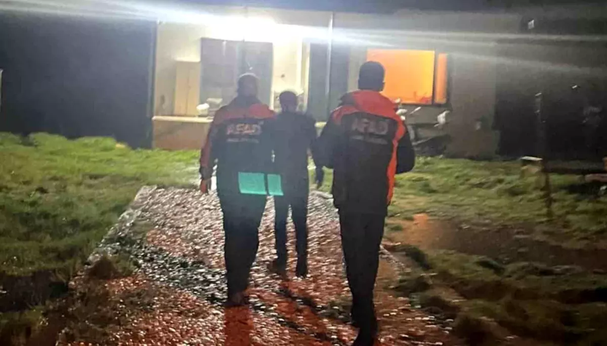 Yağışta Sürüklenen Araçtan Kurtuluş