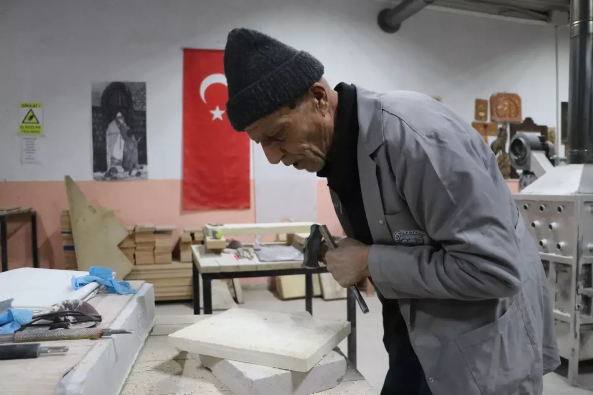 Baba-Oğul Taş Ustaları Geleceği Şekillendiriyor
