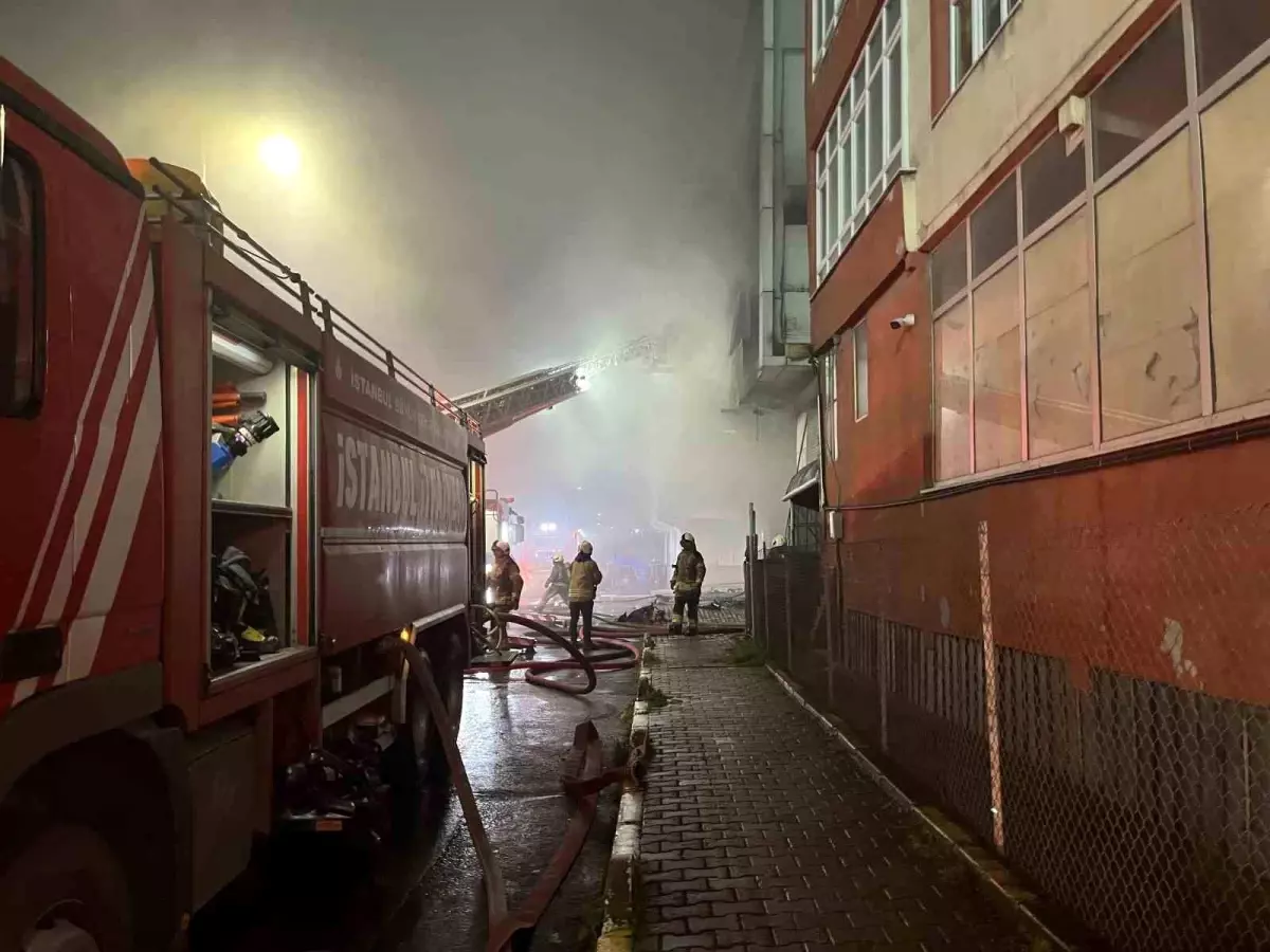 Bağcılar\'da Fabrikada Yangın