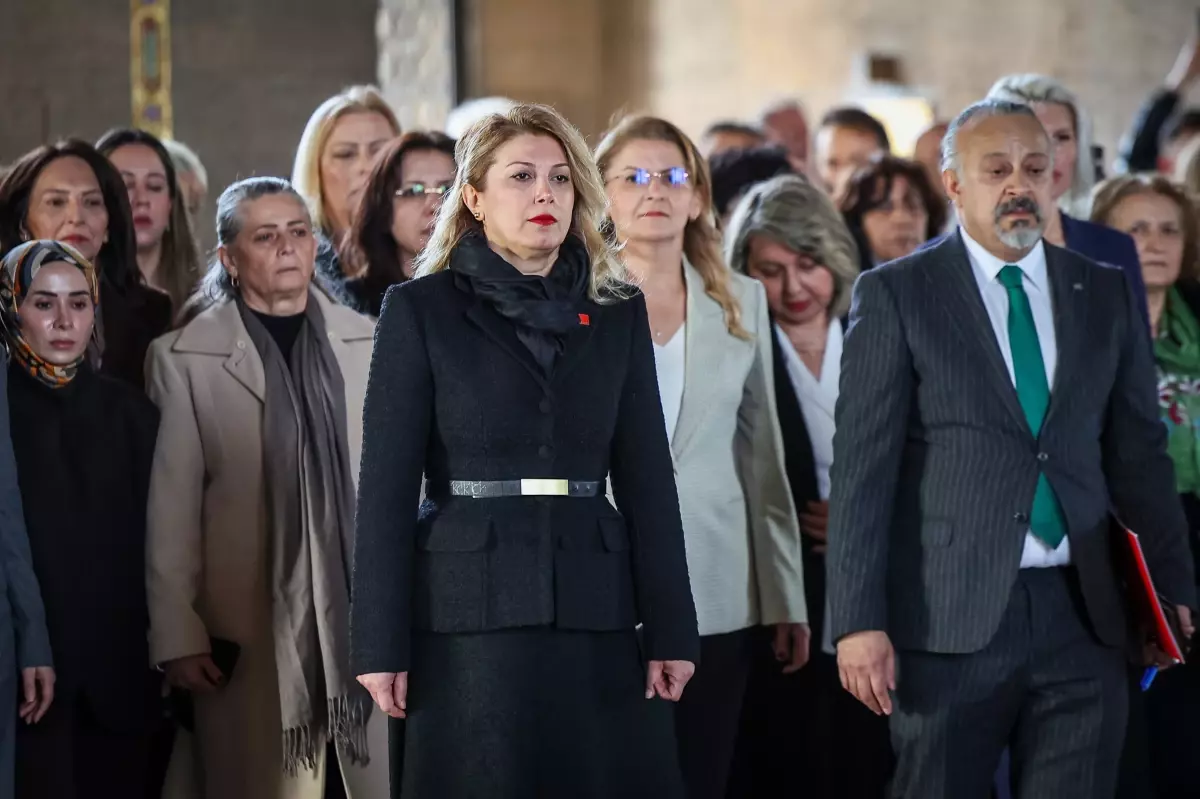 CHP Kadın Kolları Anıtkabir\'de