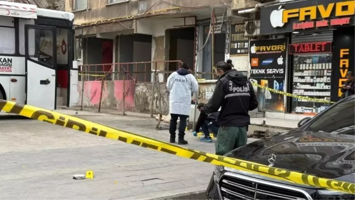 Diyarbakır\'da Silahlı Kavga: 4 Yaralı