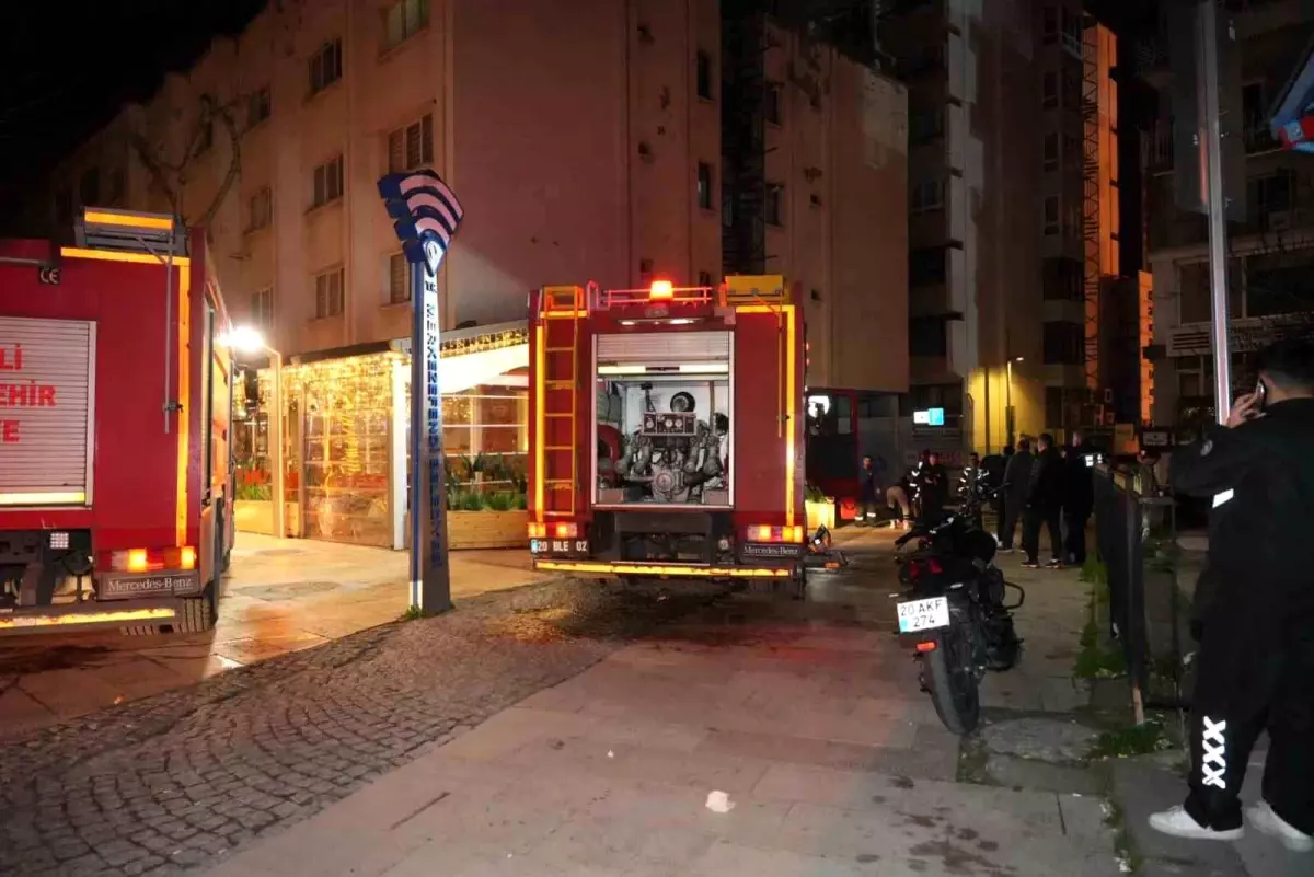 Denizli\'de Apartmanda Yangın