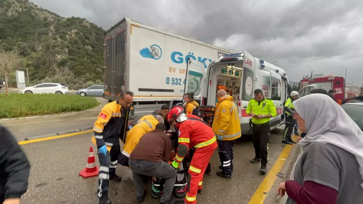 Fethiye\'de Trafik Kazası: Bir Ölü, Üç Yaralı