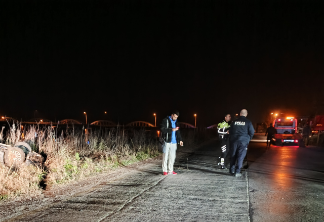 Görüştüğü kadının eşi tarafından kovalanırken kaza yaptı