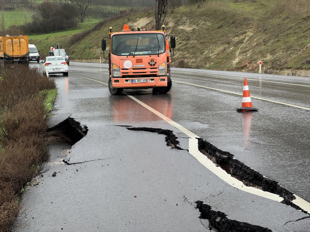 Kara yolundaki yarıkların nedeni deprem değil