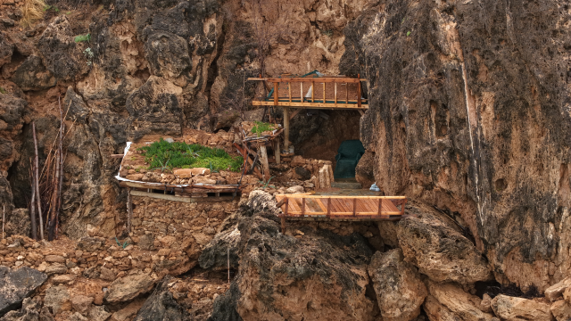 Koruma altındaki falezlerde 'kaçak baraka' işgali