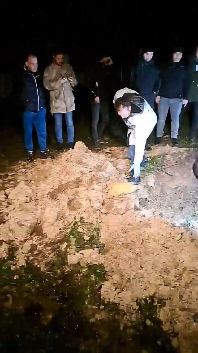 Mezarlığa gömülen esrarengiz paket mahalleliyi ayağa kaldırdı