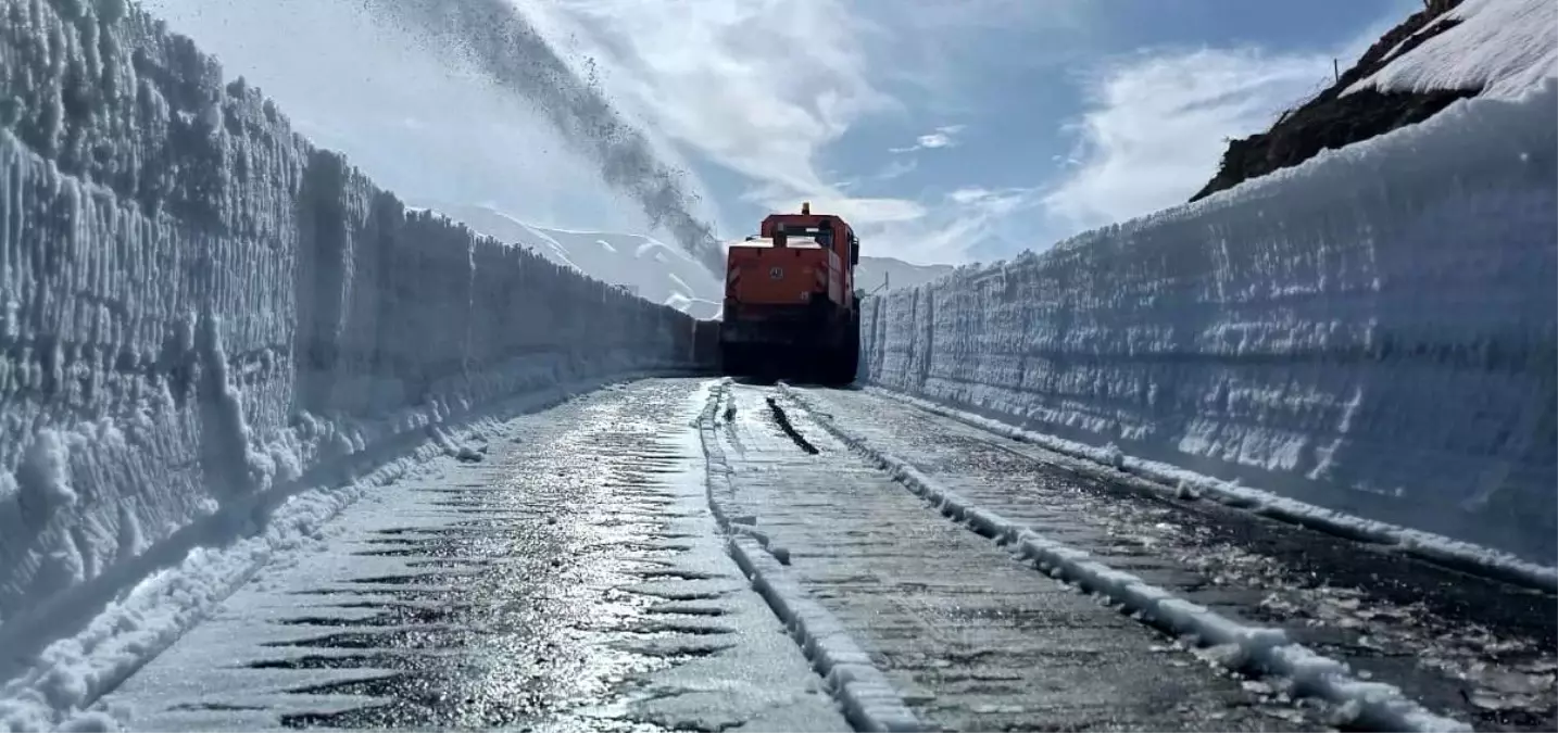 Şırnak\'ta Yol Açma Çalışmaları Başladı