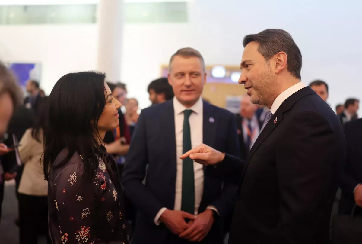 Enerji Bakanı Paris\'te Toplandı