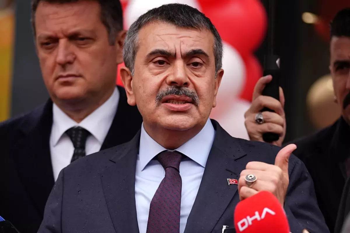 Bakan Tekin\'den muhalefete: Önce okuma yazma öğrensinler