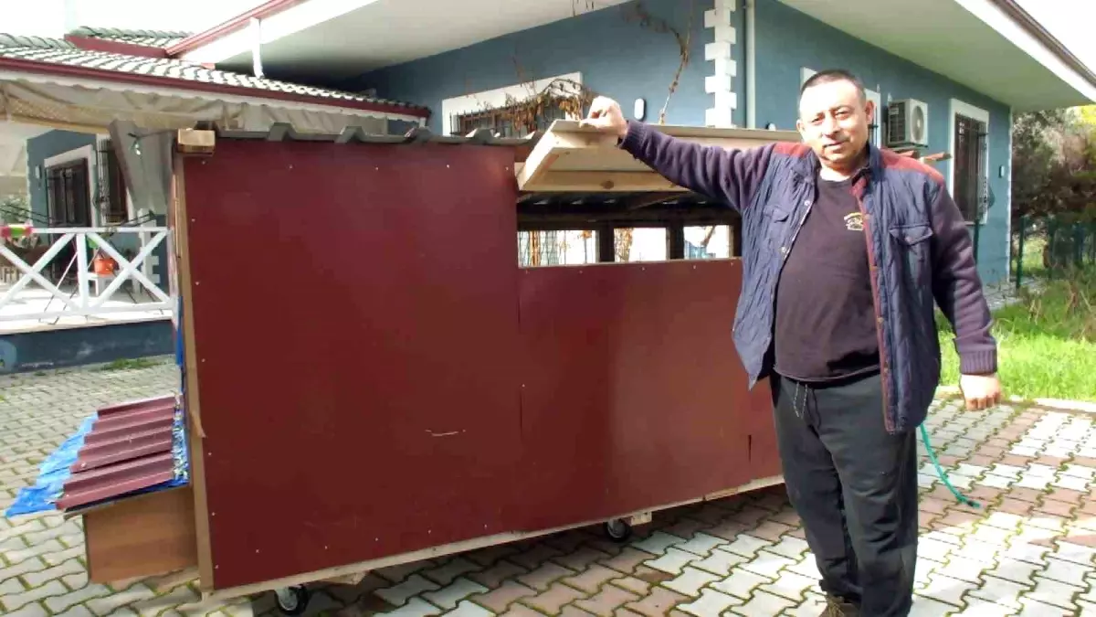 Burhaniye\'de Gezen Tavuk Kümesi İlgisi Artıyor