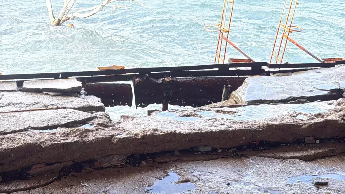 Bodrum\'da Fırtına Zarar Verdi