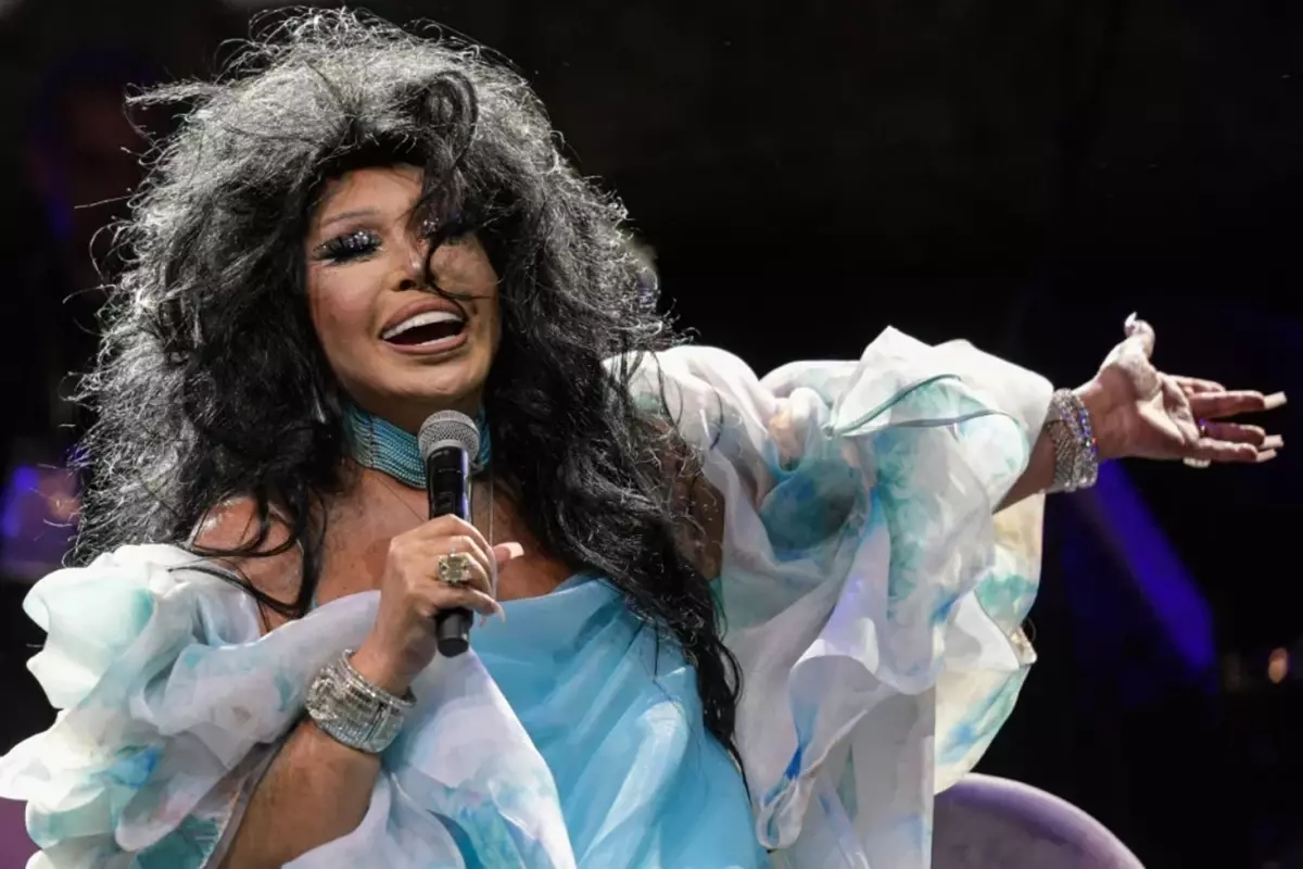 Bülent Ersoy\'un Ramazan hediyesi şaşırttı: Işıltılı peçetelik