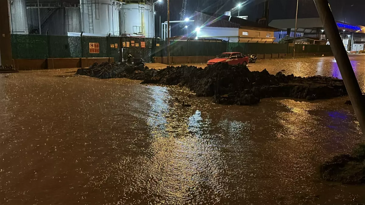 Çanakkale\'de Sağanak Yağış Taşkınlara Yol Açtı