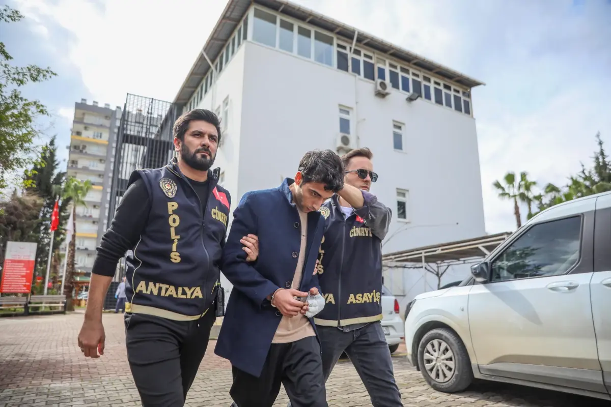 Antalya\'da Bıçaklı Cinayet