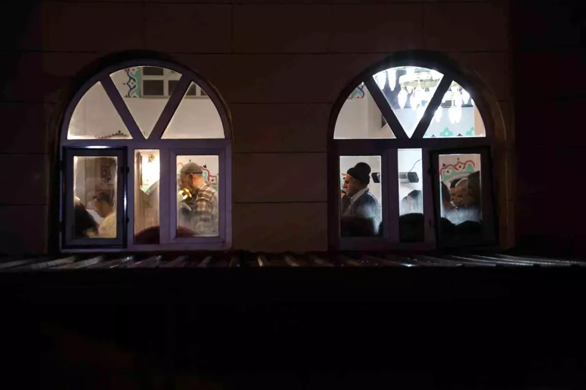 Elazığ\'da Ramazan Teravih Namazı Coşkusu