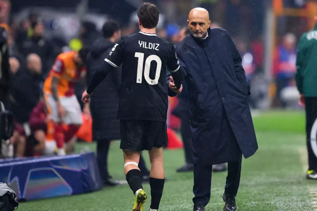 Galatasaray\'ın tarihi maçını izleyen Fenerbahçeliler aynı yorumu yapıyor