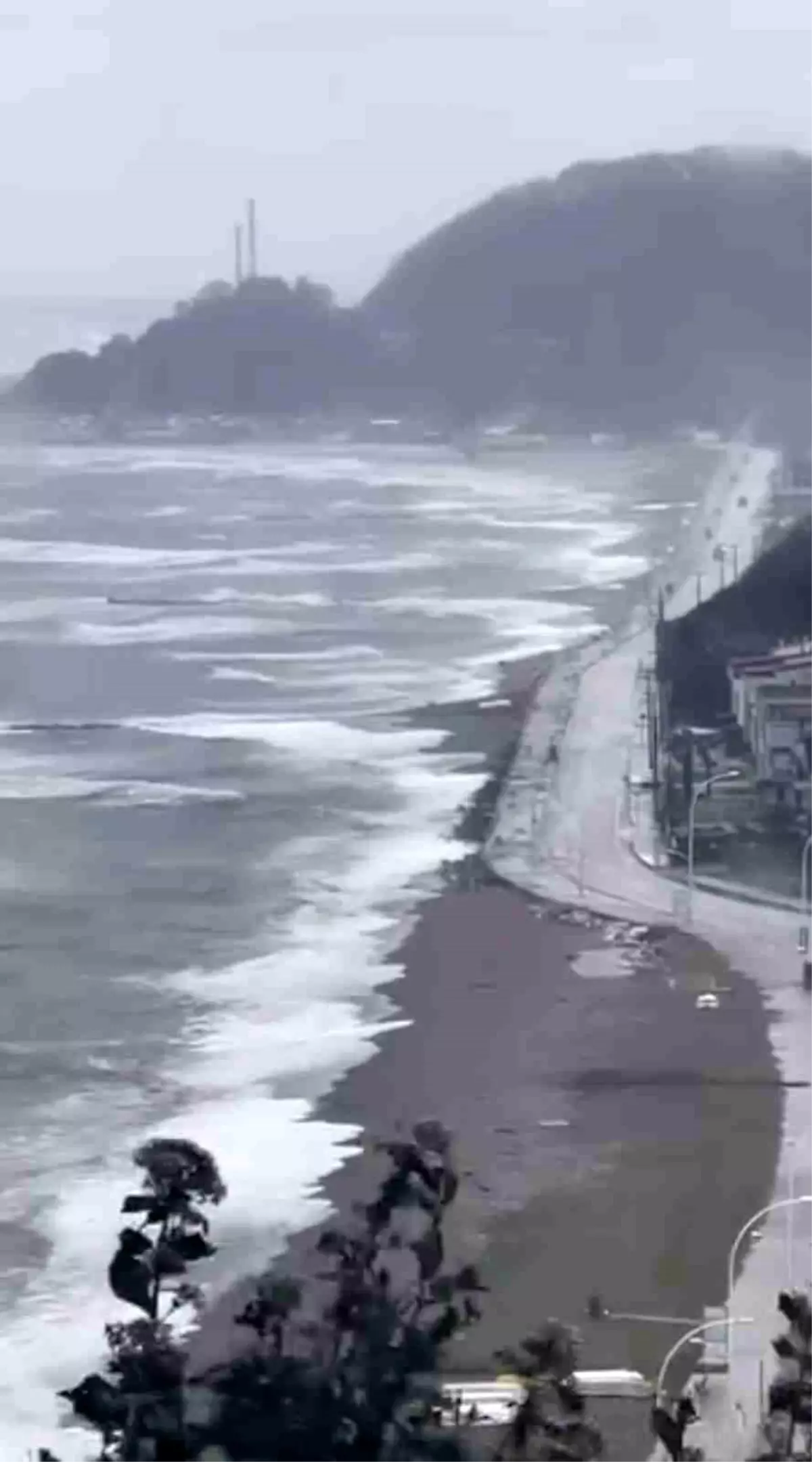 Karacabey\'de Fırtına ve Su Taşkınları