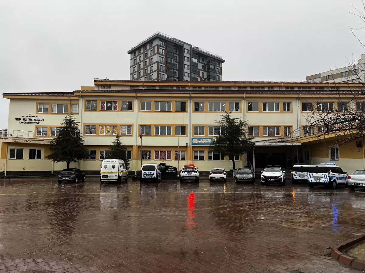 Kayseri\'de Okulda Bıçaklı Kavga