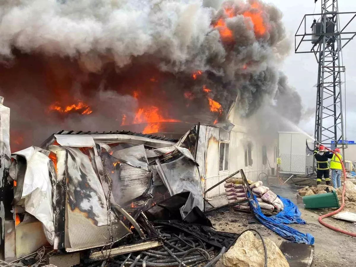 Hatay\'da Yangın, İtfaiyeden Duygu Dolu An