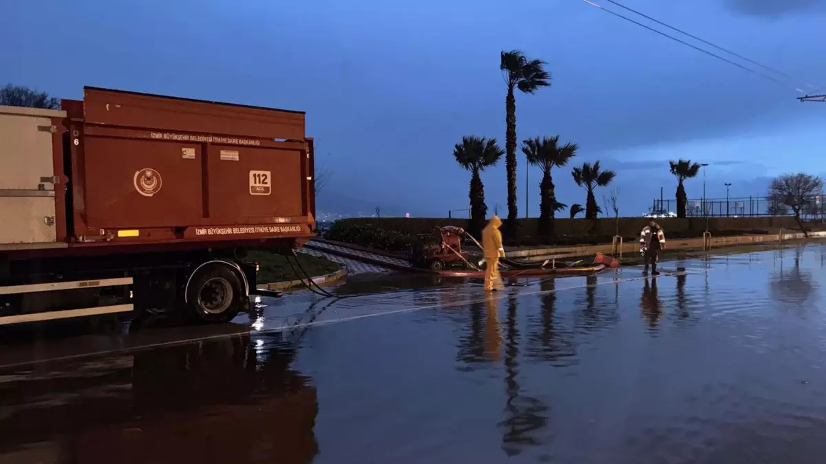 İzmir\'de Su Baskınları ve Kentin Çöküşü