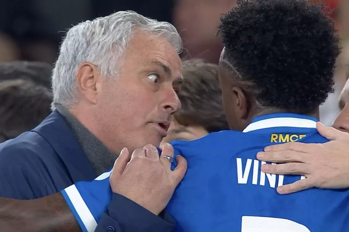 Şampiyonlar Ligi\'nde olay! Attığı gol sonrası ırkçılık yapıldı, sahayı terk etti