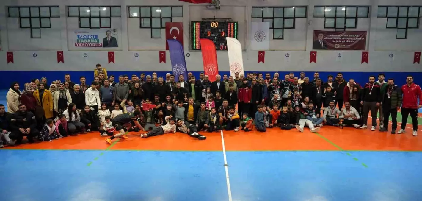 Tavas\'ta mahalleler kozlarını sahada paylaştı