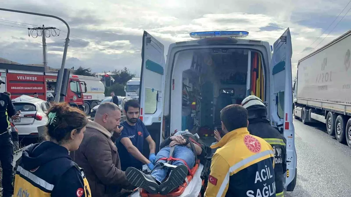 Tekirdağ\'da kırmızı ışık ihlalinin kazayla sonuçlandığı anlar kamerada