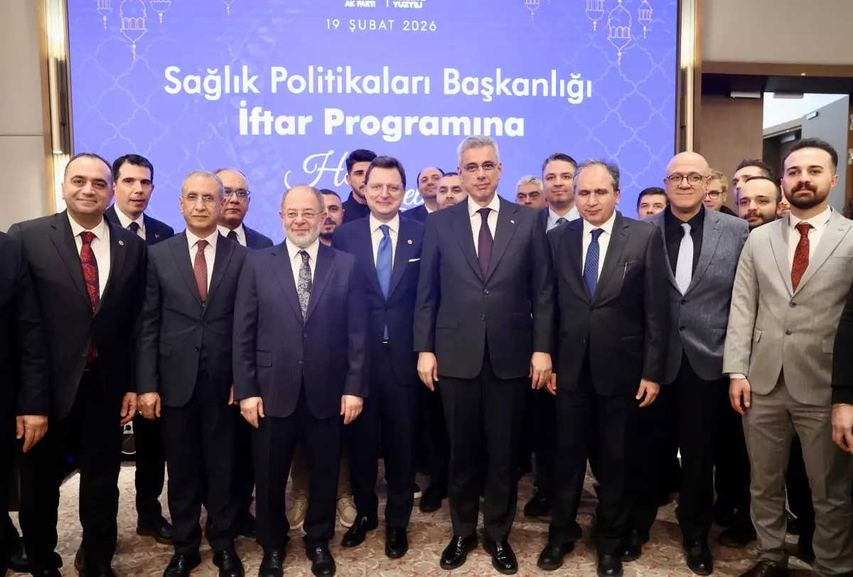 Bakan Memişoğlu, sağlık çalışanlarıyla iftar yaptı