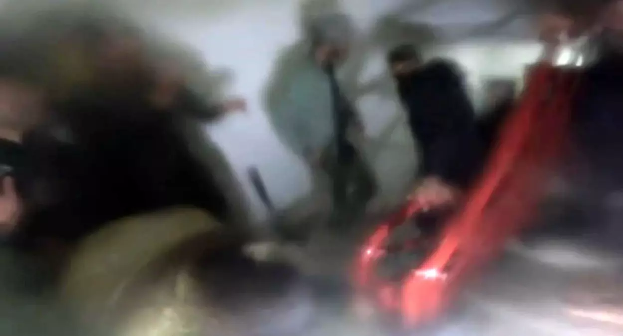 Diyarbakır\'da Ev Yangını: Kurtarma Anları Kamerada