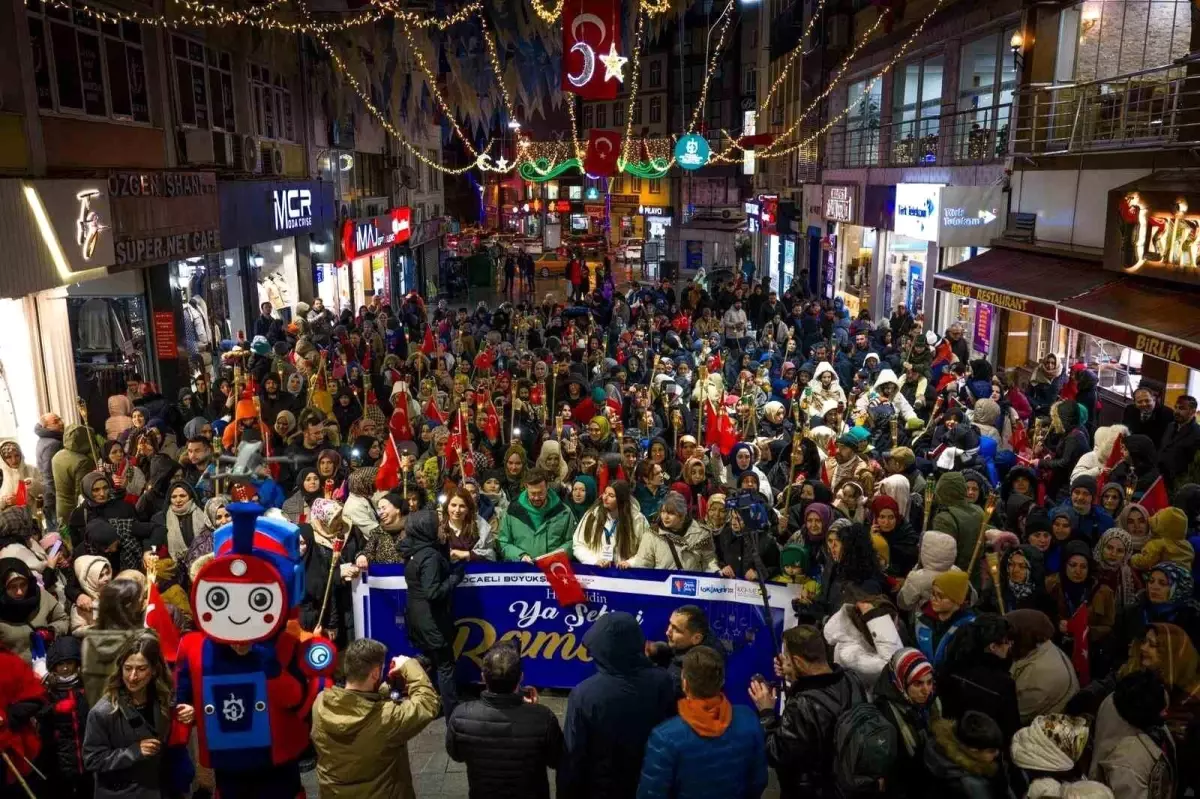 Gebze\'de Ramazan ayı fener alayı yürüyüşüyle karşılandı