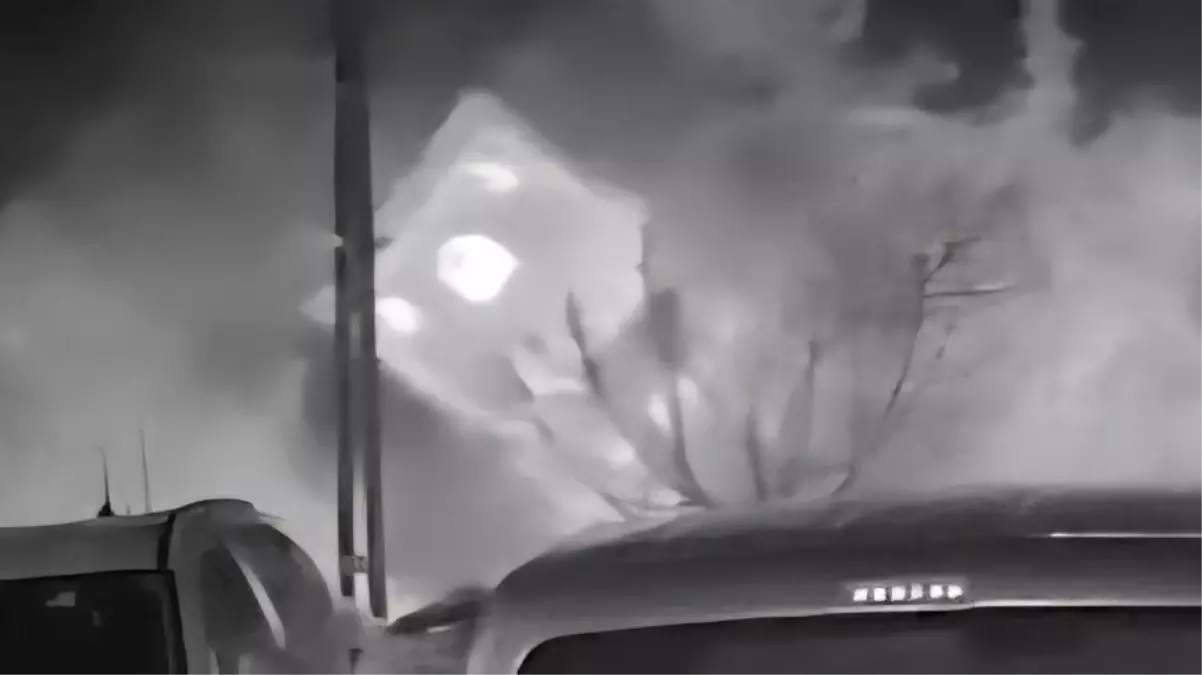 Kamyon Şarampole Devrildi, Sürücü Yaralandı