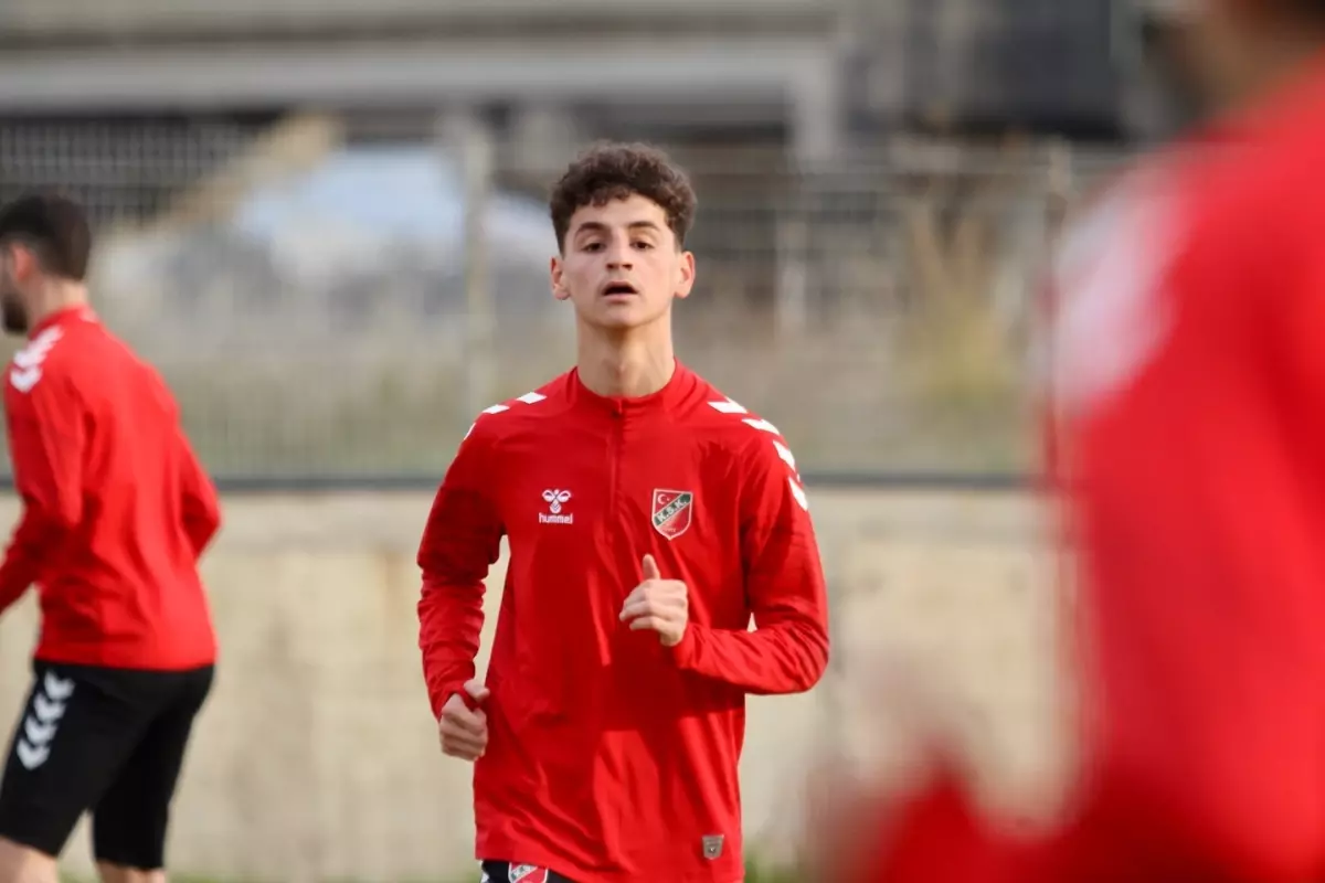 Karşıyaka, Adem\'i Fenerbahçe\'ye Satıldı