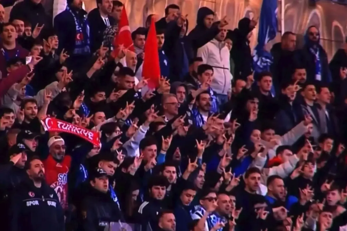 Sarıyer-Amedspor maçı öncesi herkes aynı işareti yaptı