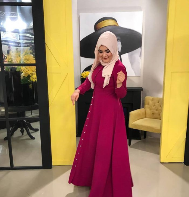 Tesettürden çıkan gelin adayı, dekolteli pozuna yapılan yorumlara isyan etti