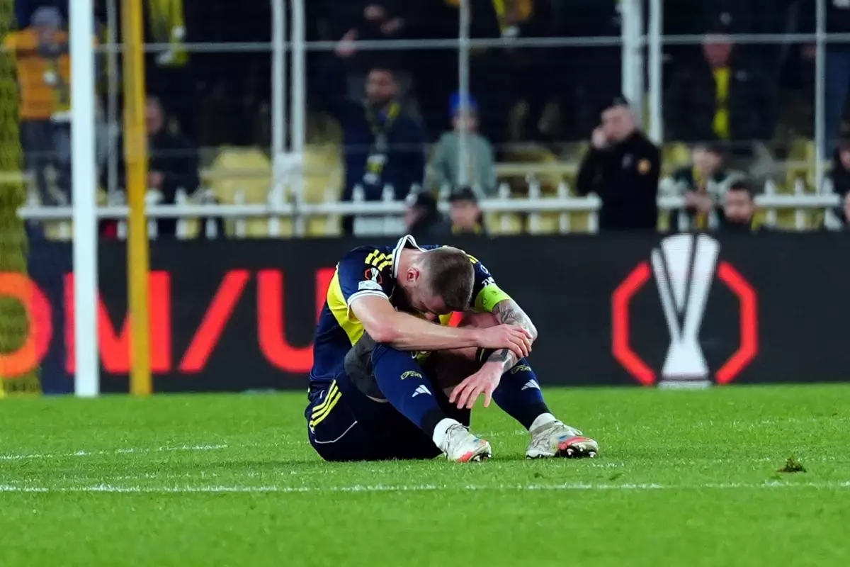 Turu mucizelere bıraktık! Fenerbahçe, Nottingham Forest\'a farklı kaybetti