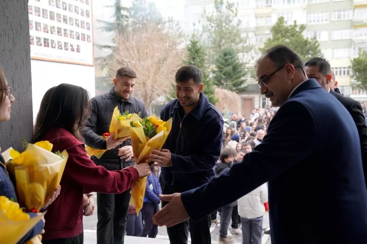 Kayserispor Futbolcuları Lisede Söyleşi Düzenledi