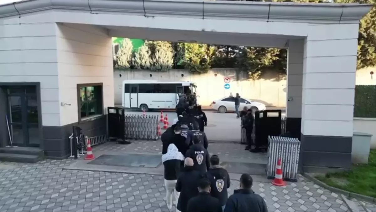 Kocaeli\'de Dolandırıcılık Operasyonu: 30 Gözaltı