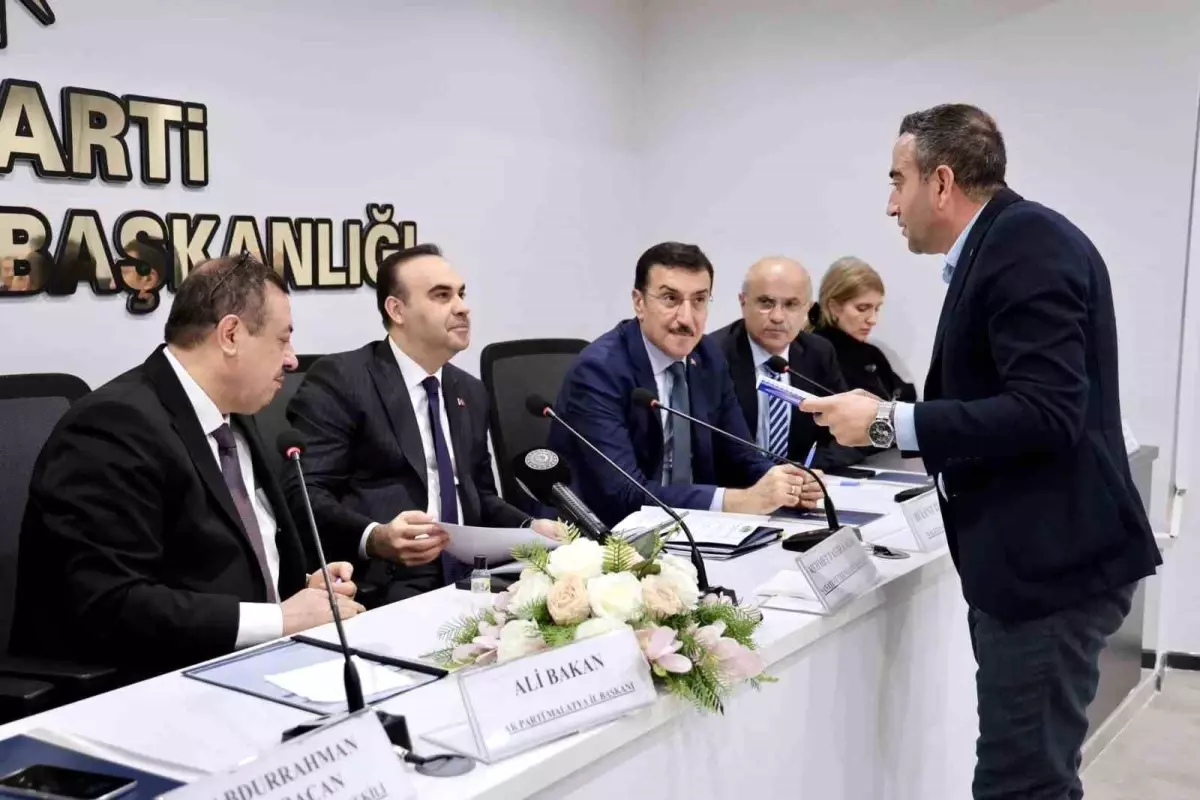 Bakan Kacır\'a Akçadağ\'ın Küçük Sanayi Sitesi projesi sunuldu