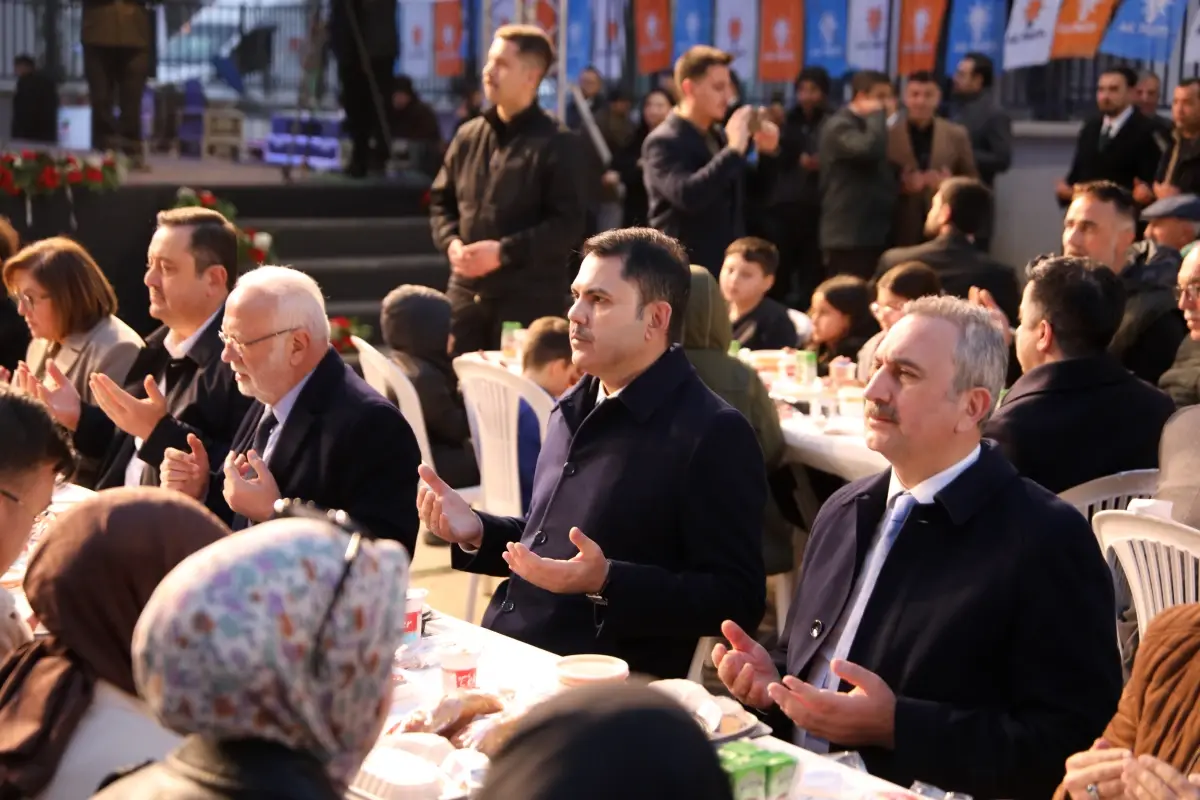 Bakan Kurum, Nurdağı\'nda İftar Programına Katıldı