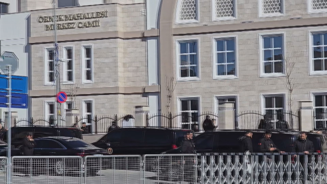 Cumhurbaşkanı Erdoğan'a cuma namazında sürpriz! CHP'li başkan da vardı