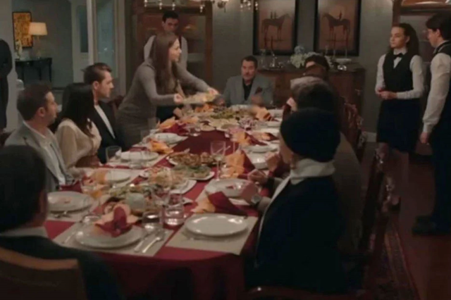 Domuz eti sahnesi tartışmaları devam ediyor: Yapım şirketinden açıklama