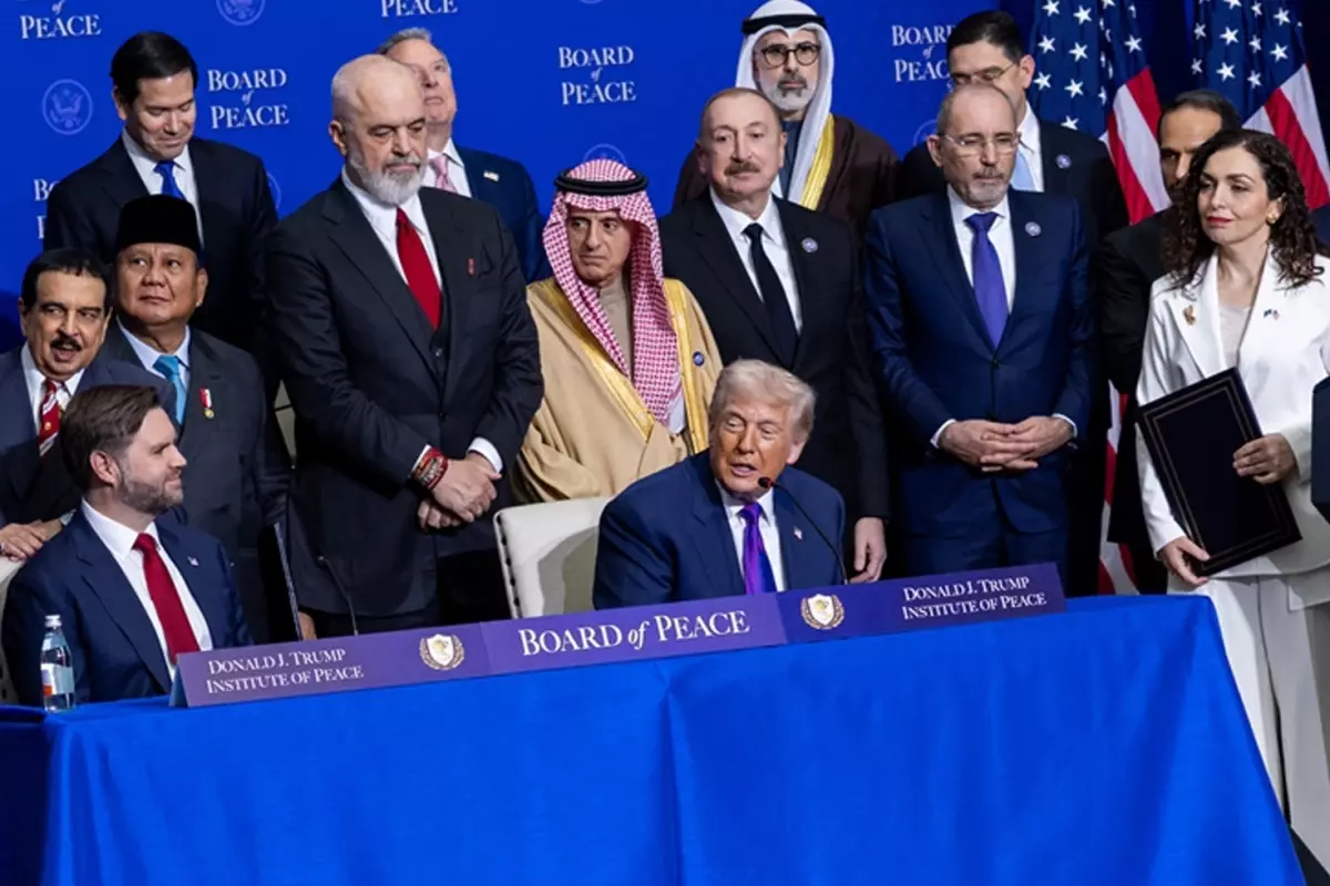 Tarihi zirvede söylediklerine bakın: Genç ve yakışıklı erkeklerden...