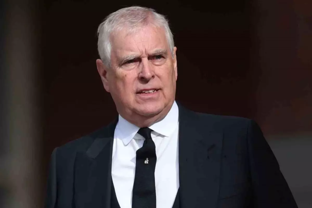 Epstein bağlantısı nedeniyle gözaltına alınmıştı! İngiltere\'de eski Prens Andrew\'un taht sırasından çıkarılabileceği iddiası