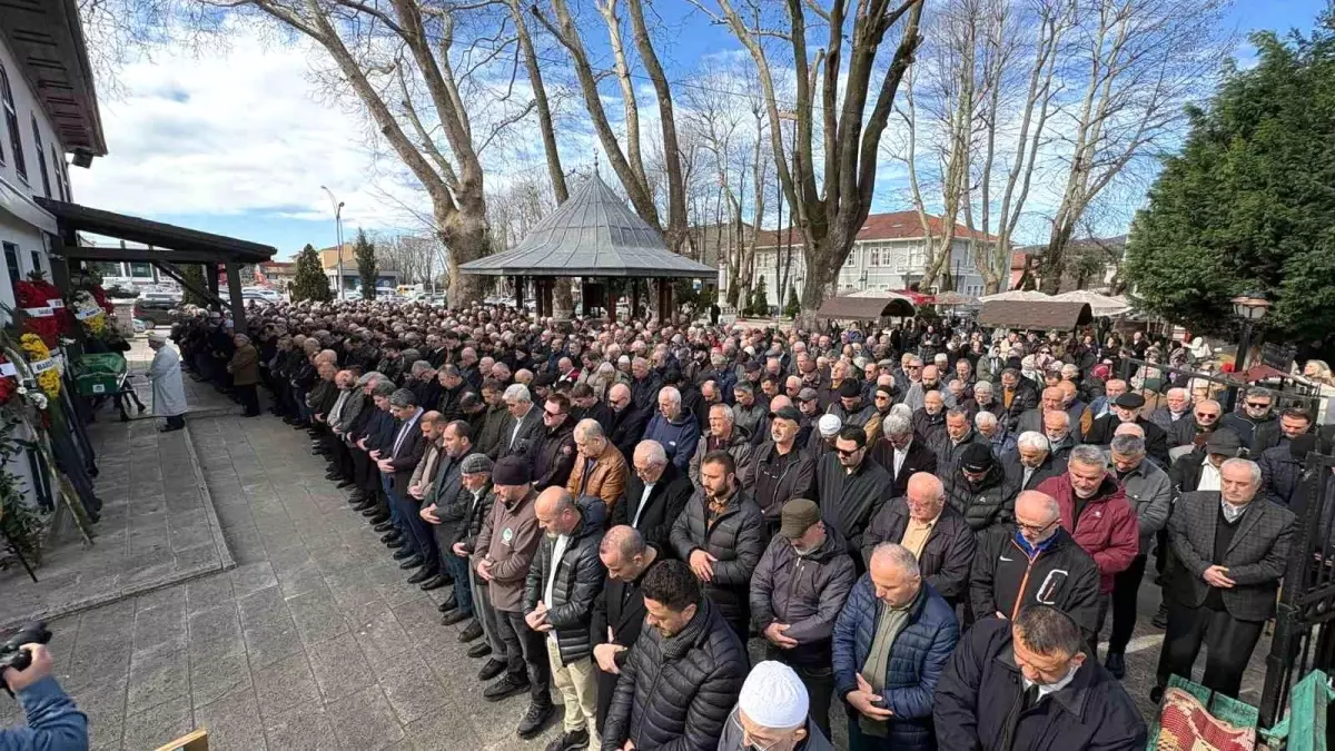 Eski milli futbolcu Tayfur Havutçu\'nun vefat eden babası Sakarya\'da toprağa verildi