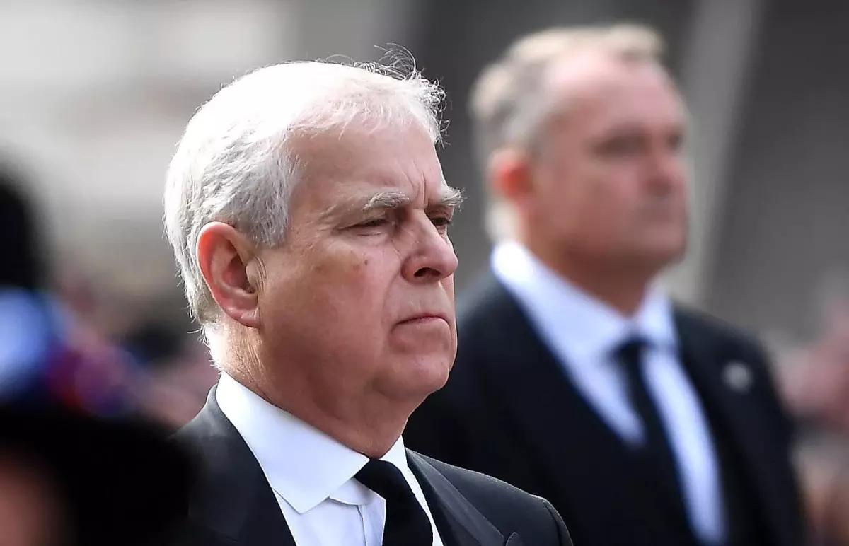 Prens Andrew Taht Sırasından Çıkarılabilir