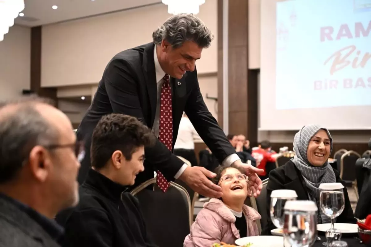 Kartepe\'de Ramazan ayının ilk iftarında şehit aileleri ve gaziler bir araya geldi