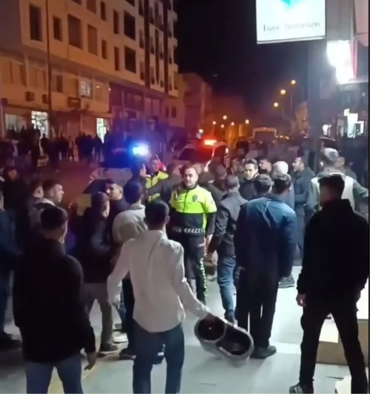 Dargeçit\'te Kavga: 3 Yaralı