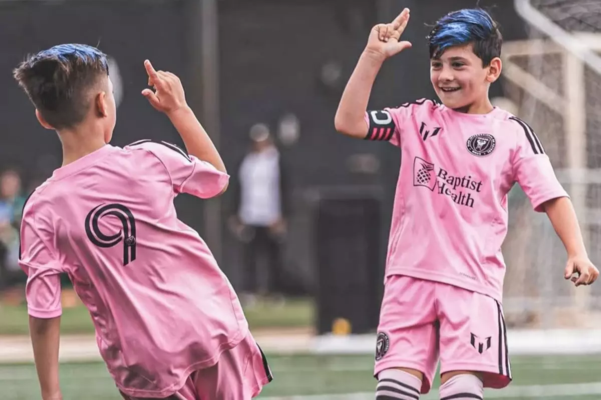 Messi ve Luis Suarez\'in çocuklarından duygulandıran kare